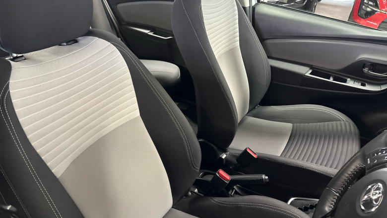 Toyota Yaris 1.5 Hybrid Icon Tech 5dr CVT Hybrid Hatchback